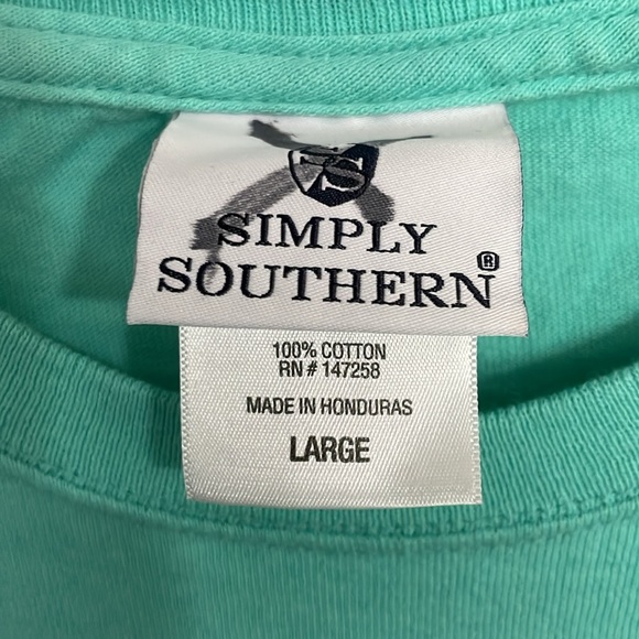 Women's teal SIMPLY SOUTHERN "call me on my shell" t-shirt. Size L - Picture 3 of 5